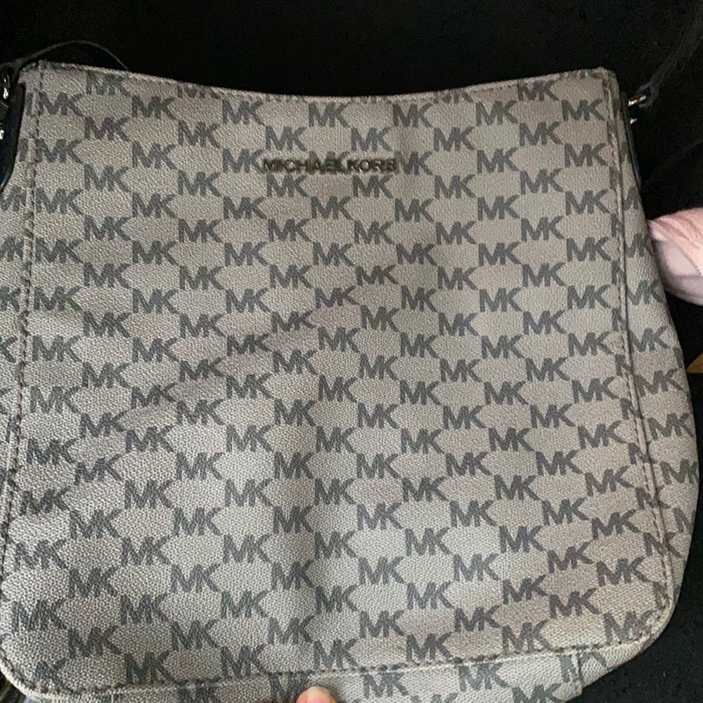 Michael kors cross body purse